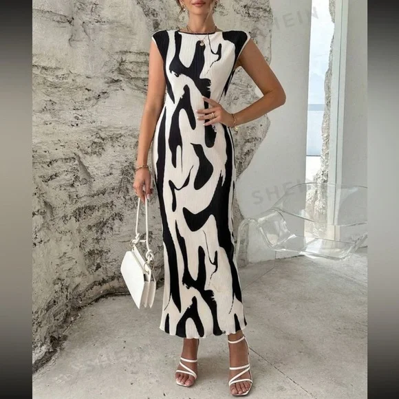 Prive Pleated Cream and Black Graphic Print Dress - Picture 4 of 5